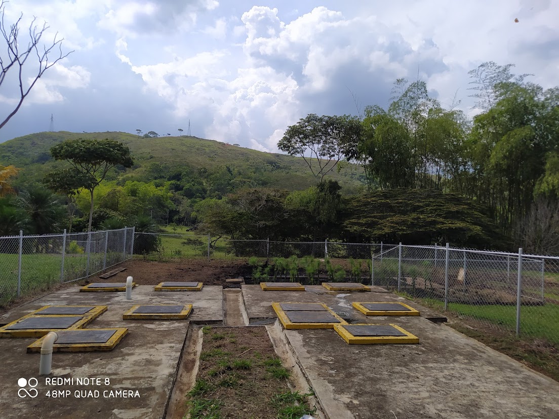 Construcción y puesta en marcha de planta de tratamiento de aguas residuales domesticas en condominio